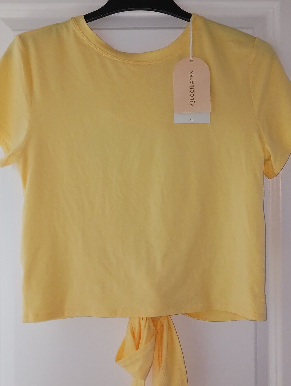 New With Tags Blogilates Reversible Bow Back Crop Tshirt